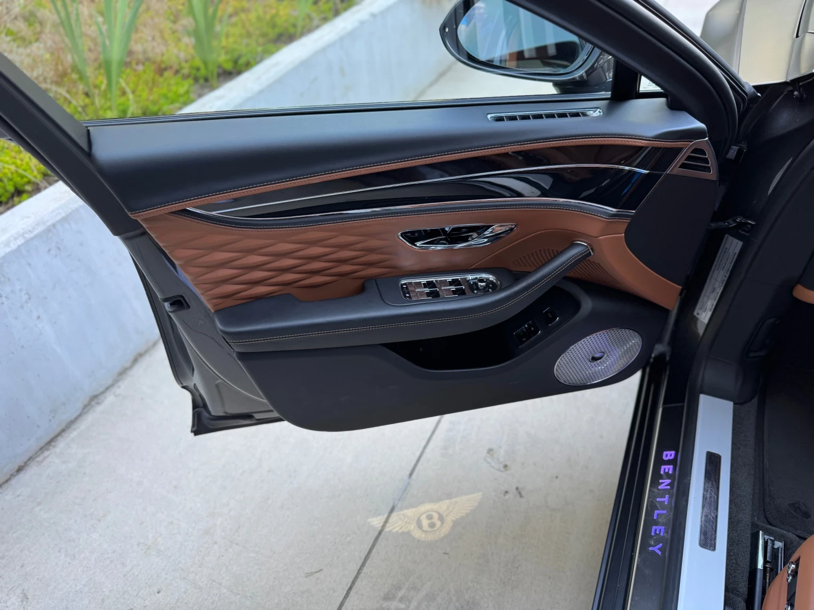 Bentley Flying Spur W12 Mulliner - изображение 7