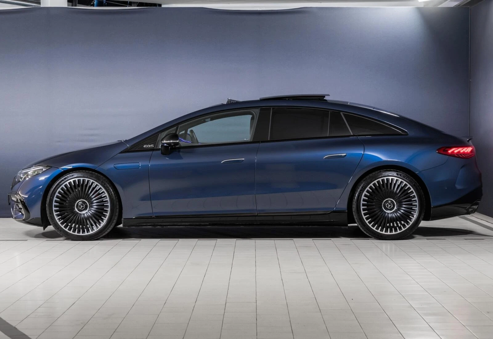 Mercedes-Benz EQS 53 AMG/4M/DYNAMIC PLUS/CARBON/HYPERSCREEN/BURM/360 - изображение 5
