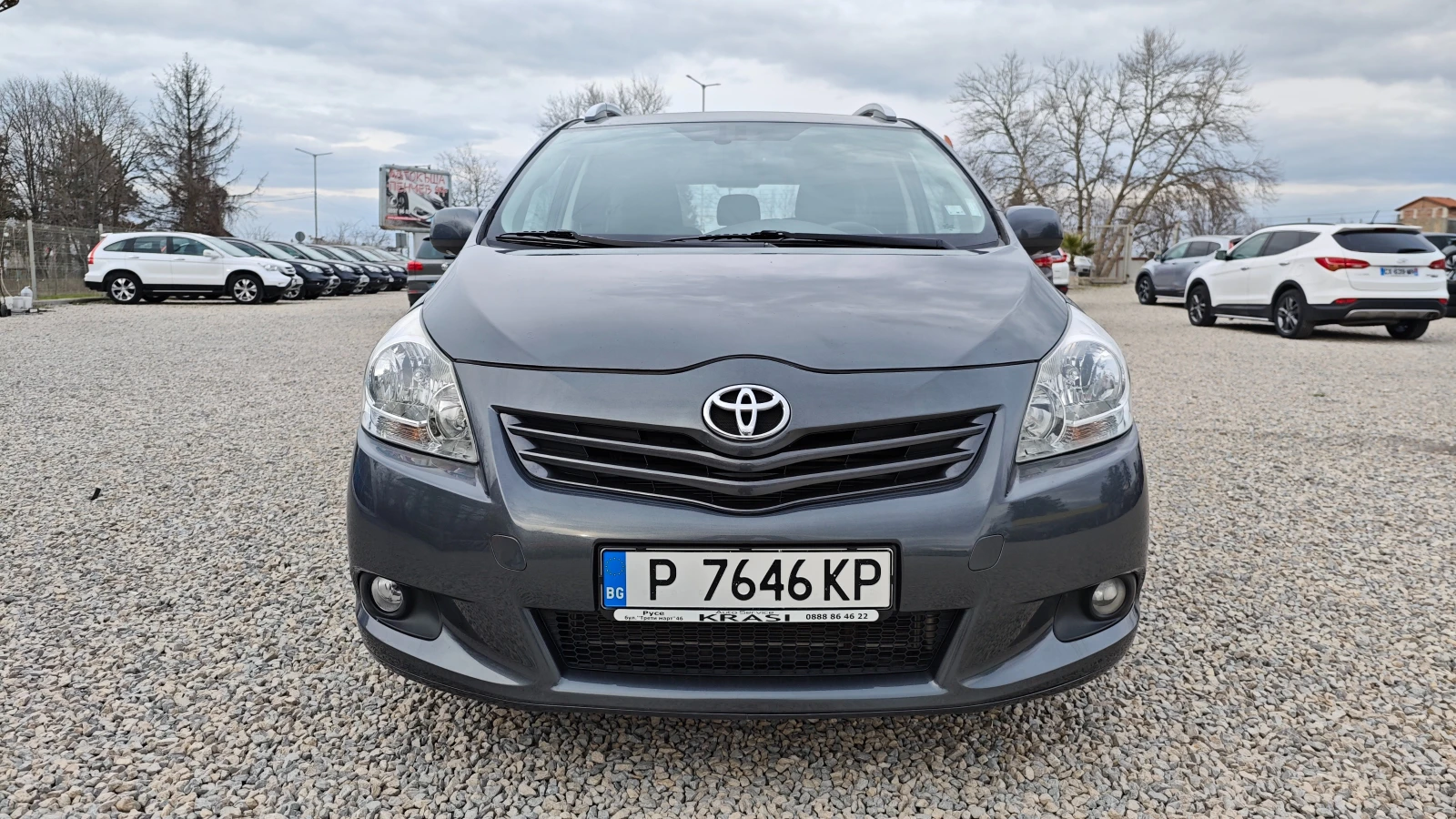 Toyota Verso ВСИЧКО ПЛАТЕНО/ОБСЛУЖЕН/РЕЙЛИНГ/ТЕГЛИЧ/KEYLESS_GO, снимка 4 - Автомобили и джипове - 53934371