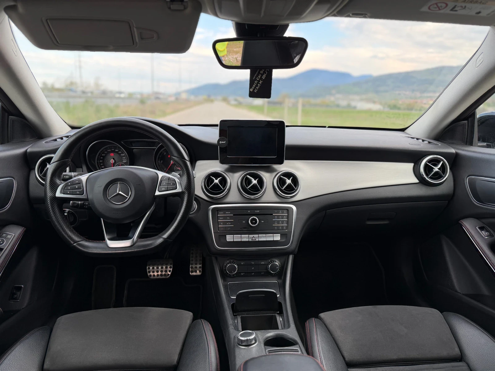 Mercedes-Benz CLA 200 AMG , снимка 11 - Автомобили и джипове - 54257698