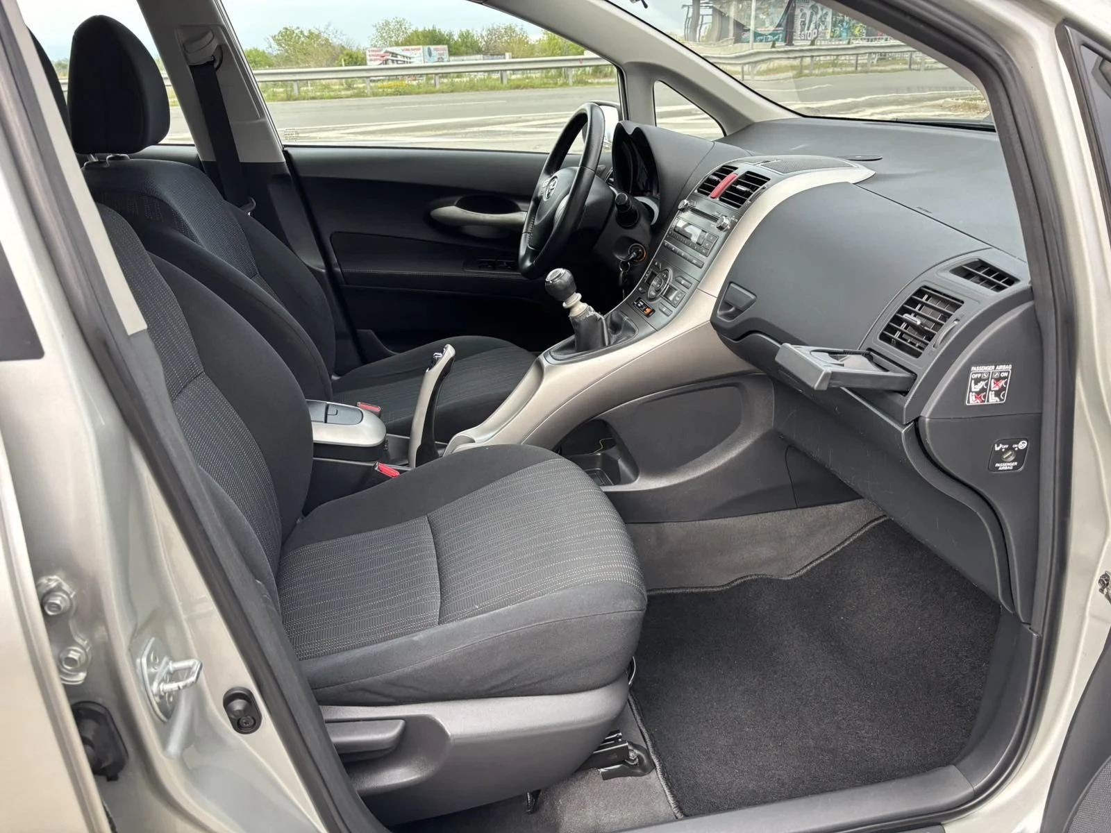 Toyota Auris, снимка 8 - Автомобили и джипове - 54429017