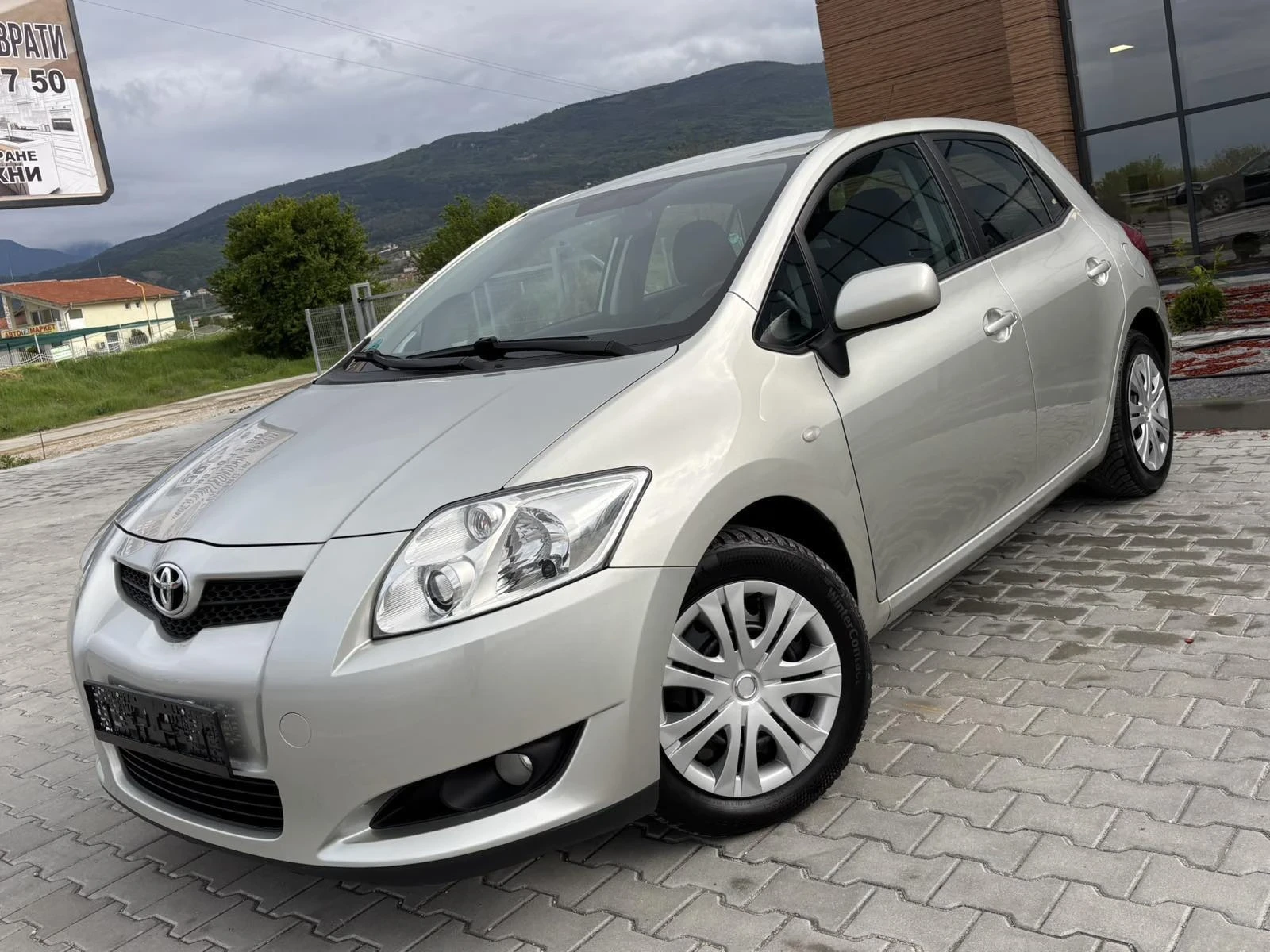 Toyota Auris, снимка 2 - Автомобили и джипове - 54429017