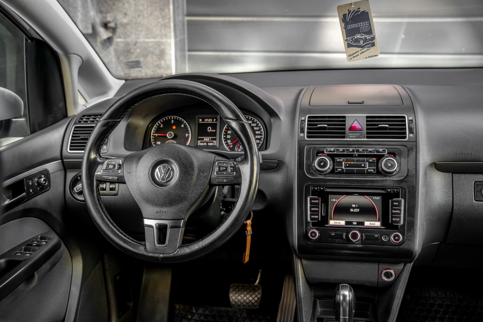VW Touran 2.0TDI DSG, снимка 10 - Автомобили и джипове - 54579945