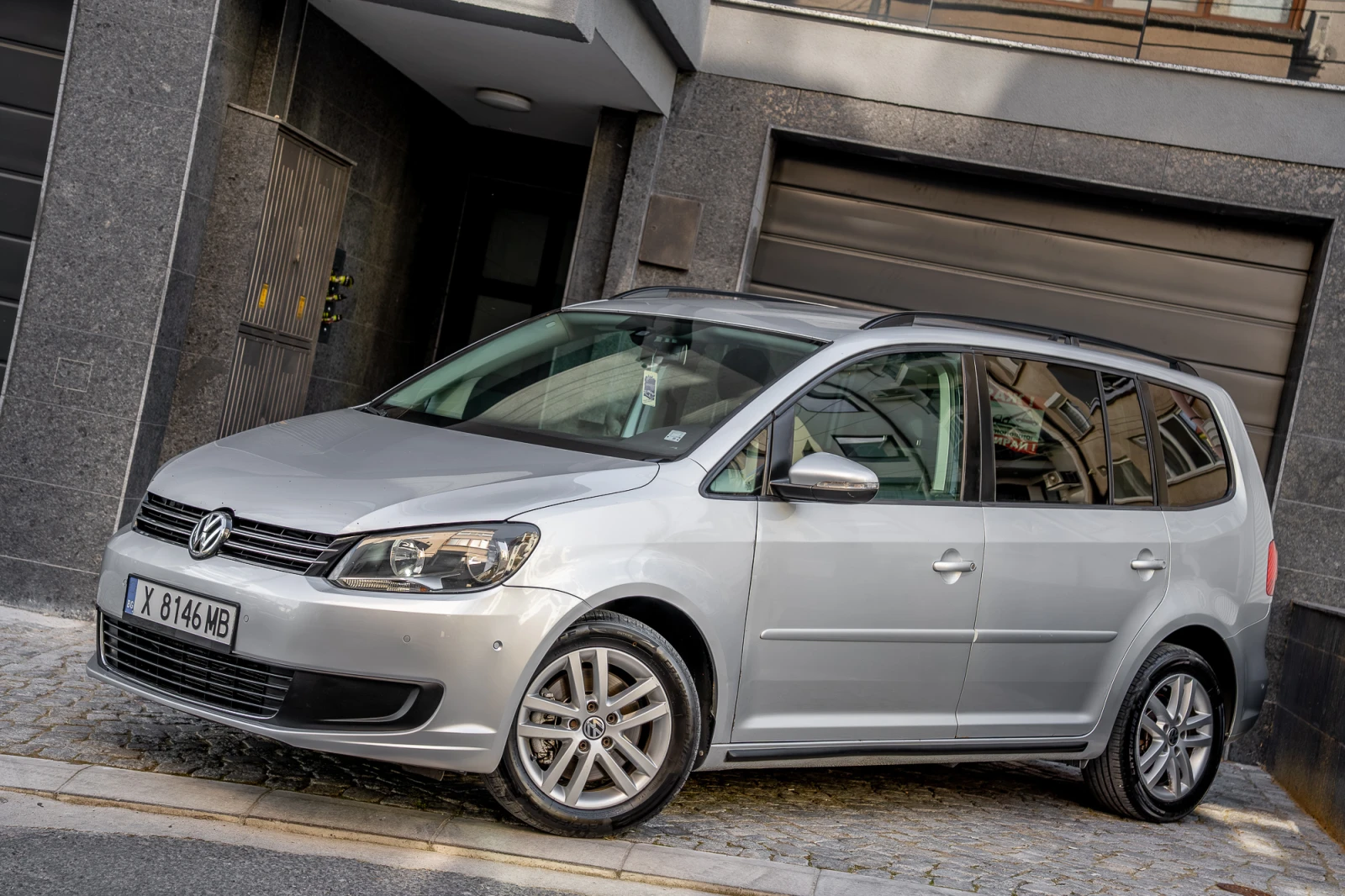 VW Touran 2.0TDI DSG, снимка 7 - Автомобили и джипове - 54579945