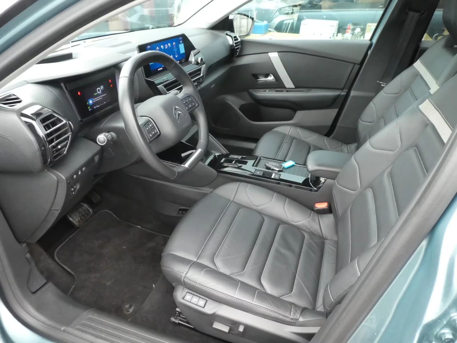 Citroen C4 e-Shine/136HP/СЕРT. БАТЕРИЯ/MASSAGE/CAM/NAVI/233h, снимка 8 - Автомобили и джипове - 54622629