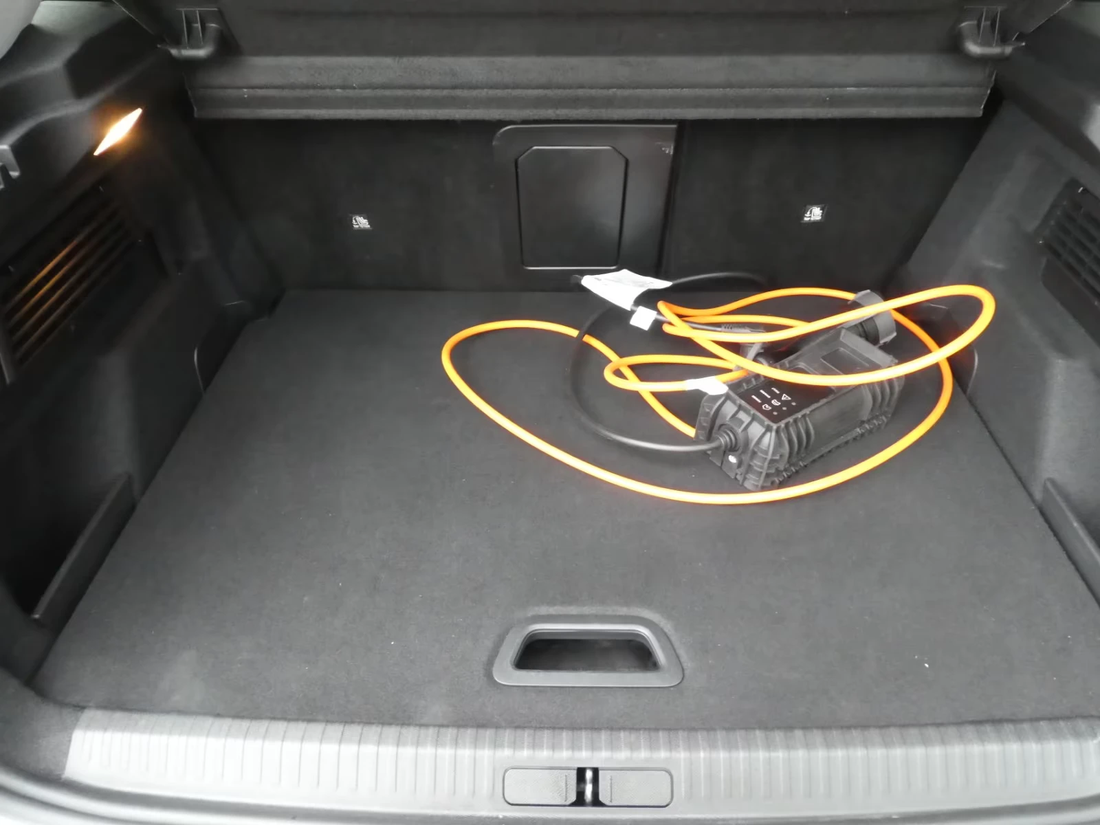 Citroen C4 e-Shine/136HP/СЕРT. БАТЕРИЯ/MASSAGE/CAM/NAVI/233h, снимка 7 - Автомобили и джипове - 54622629