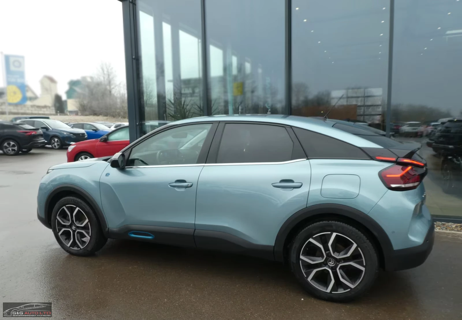 Citroen C4 e-Shine/136HP/СЕРT. БАТЕРИЯ/MASSAGE/CAM/NAVI/233h, снимка 2 - Автомобили и джипове - 54622629