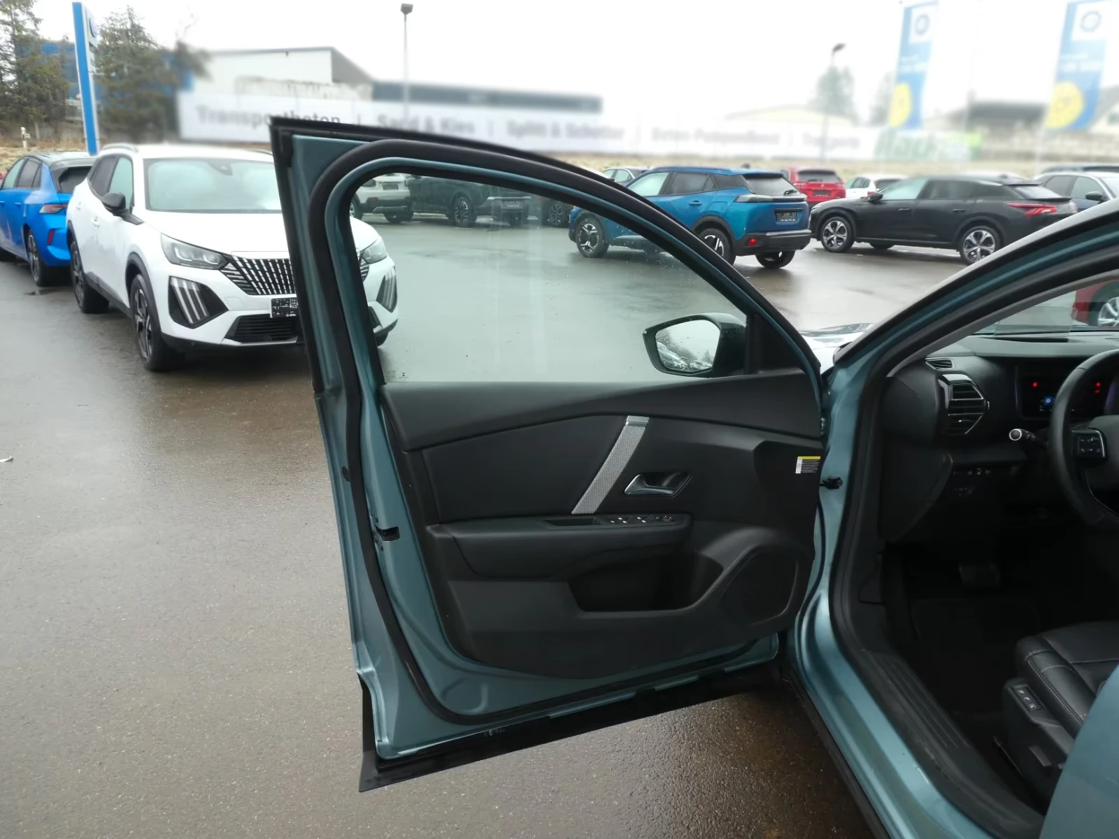 Citroen C4 e-Shine/136HP/СЕРT. БАТЕРИЯ/MASSAGE/CAM/NAVI/233h, снимка 12 - Автомобили и джипове - 54622629