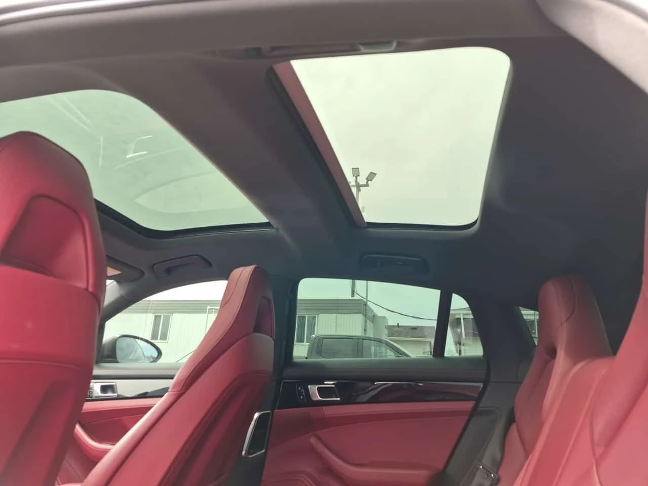 Porsche Panamera * 4 * CARFAX * БЕЗ ПЪРВОНАЧАЛНА ВНОСКА, снимка 13 - Автомобили и джипове - 54813978