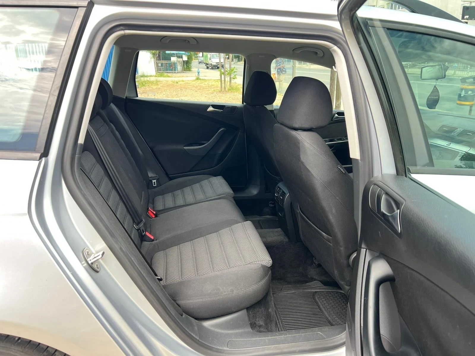 VW Passat 2.0TDi/4x4/NAVI, снимка 11 - Автомобили и джипове - 55012667
