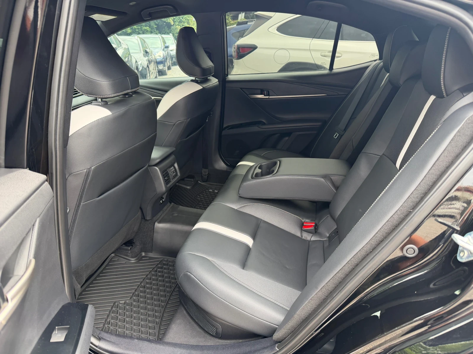 Toyota Camry SE HEV, снимка 14 - Автомобили и джипове - 55138792