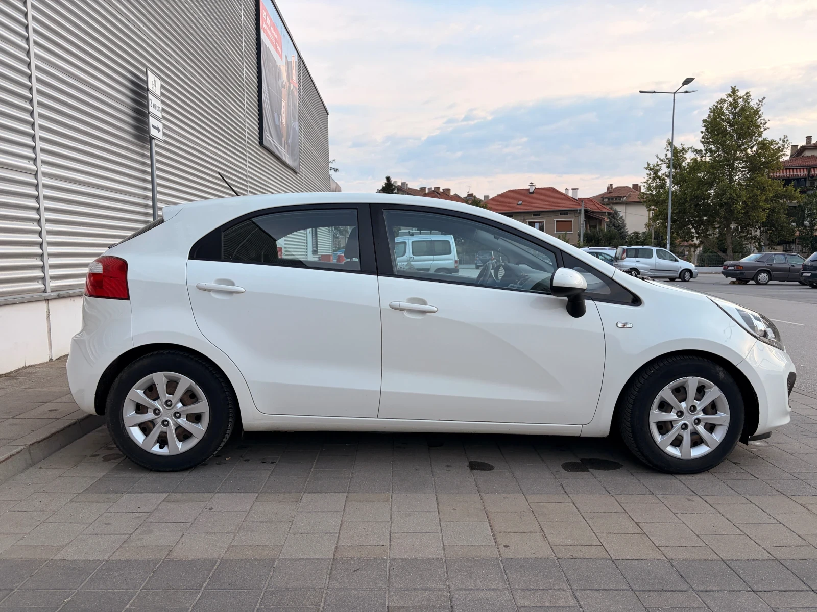 Kia Rio, снимка 4 - Автомобили и джипове - 55367841