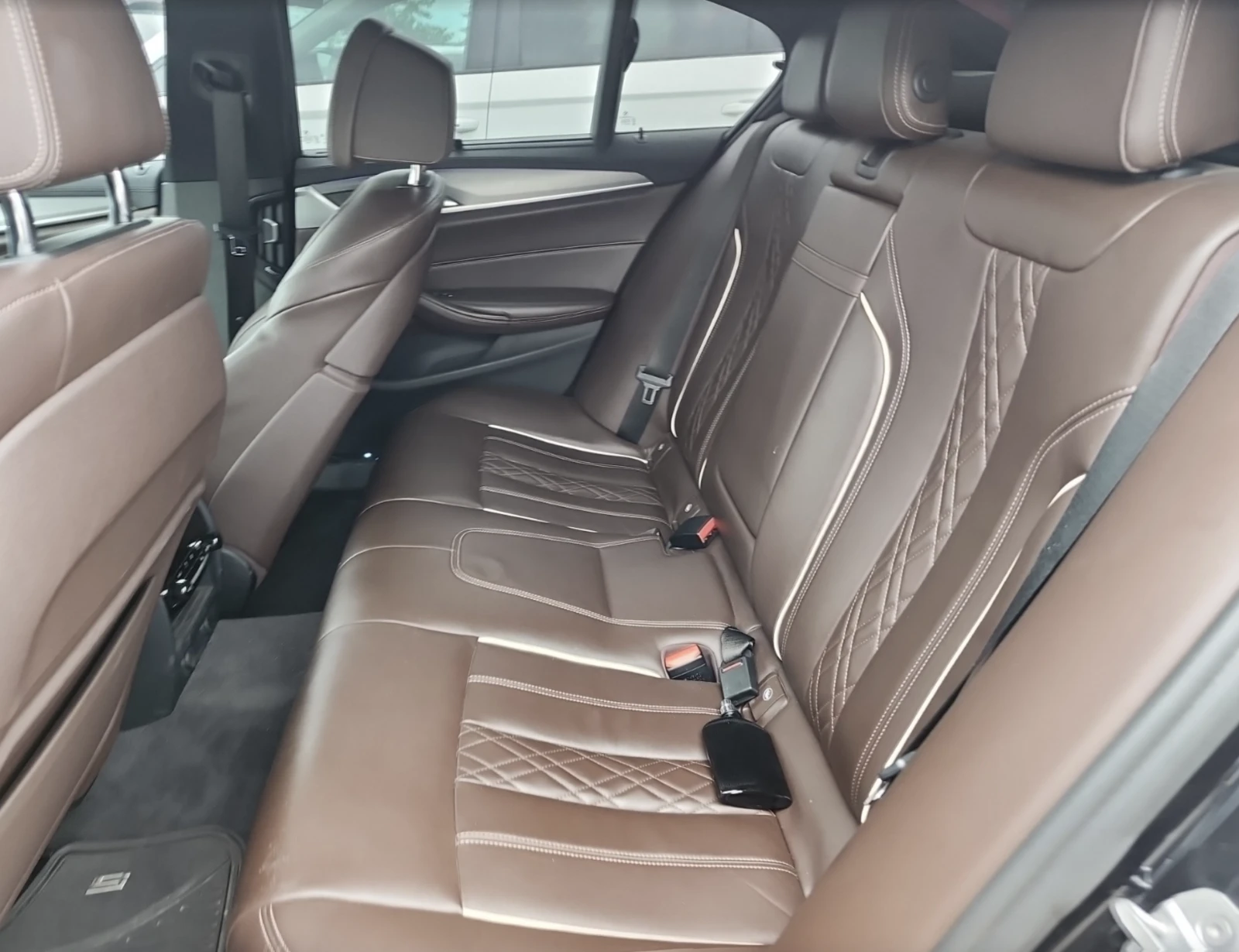 BMW 550 | Full | Soft Close | Massage/Обдух | 360  | , снимка 12 - Автомобили и джипове - 55528337