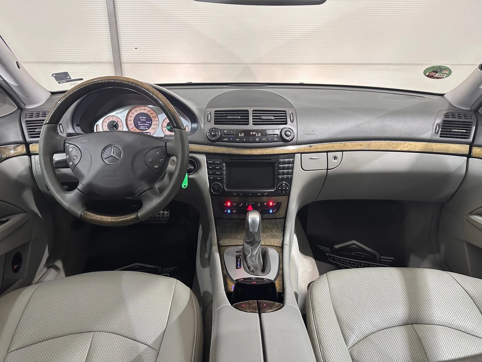 Mercedes-Benz E 500 4 Matic , снимка 8 - Автомобили и джипове - 55803341