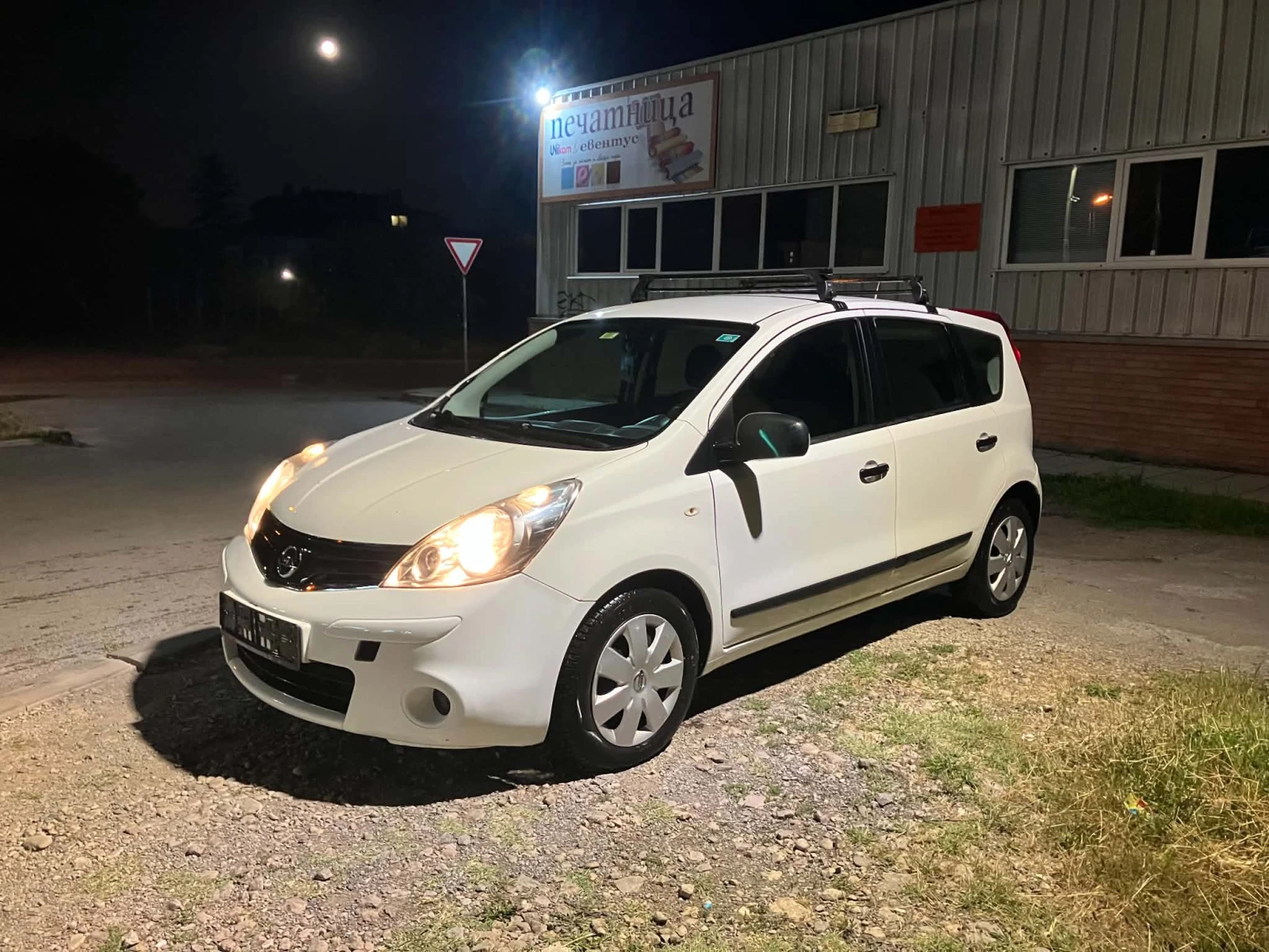 Nissan Note 1.4, снимка 7 - Автомобили и джипове - 56129347