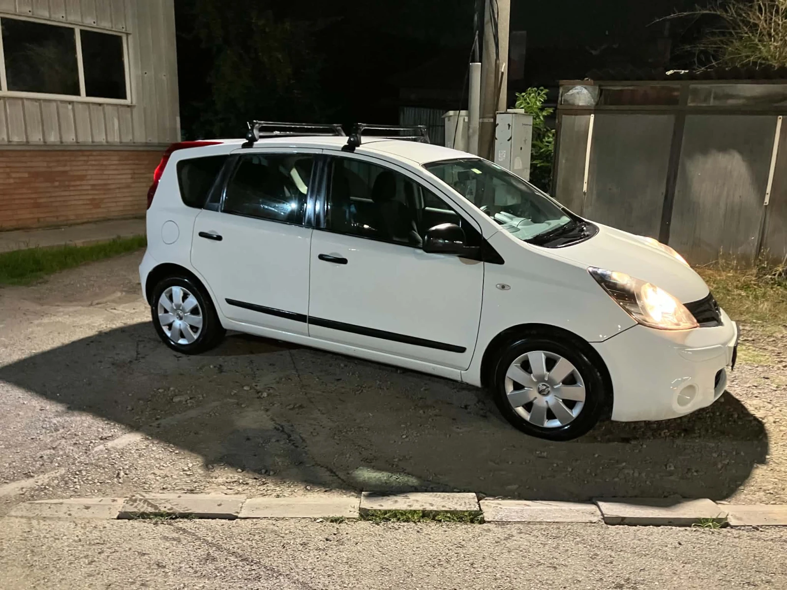 Nissan Note 1.4, снимка 5 - Автомобили и джипове - 56129347