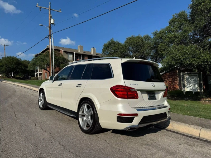 Mercedes-Benz GL 550* harman kardon* multibeam led* Масаж* панорама, снимка 4 - Автомобили и джипове - 51868524
