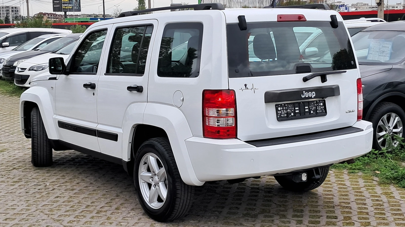 Jeep Cherokee 4X4 РЕАЛ КМ ИЗКЛЮЧИТЕЛНО СЕРВИ КНИЖК УНИКТ ОБСЛУЖН, снимка 5 - Автомобили и джипове - 39726706