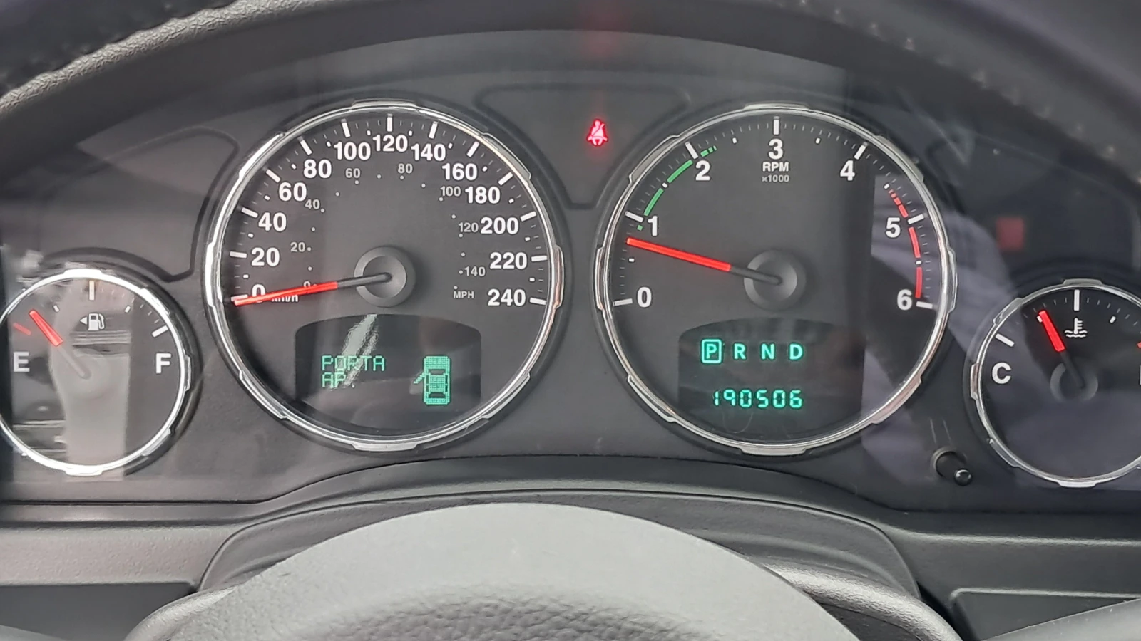 Jeep Cherokee 4X4 РЕАЛ КМ ИЗКЛЮЧИТЕЛНО СЕРВИ КНИЖК УНИКТ ОБСЛУЖН, снимка 10 - Автомобили и джипове - 39726706
