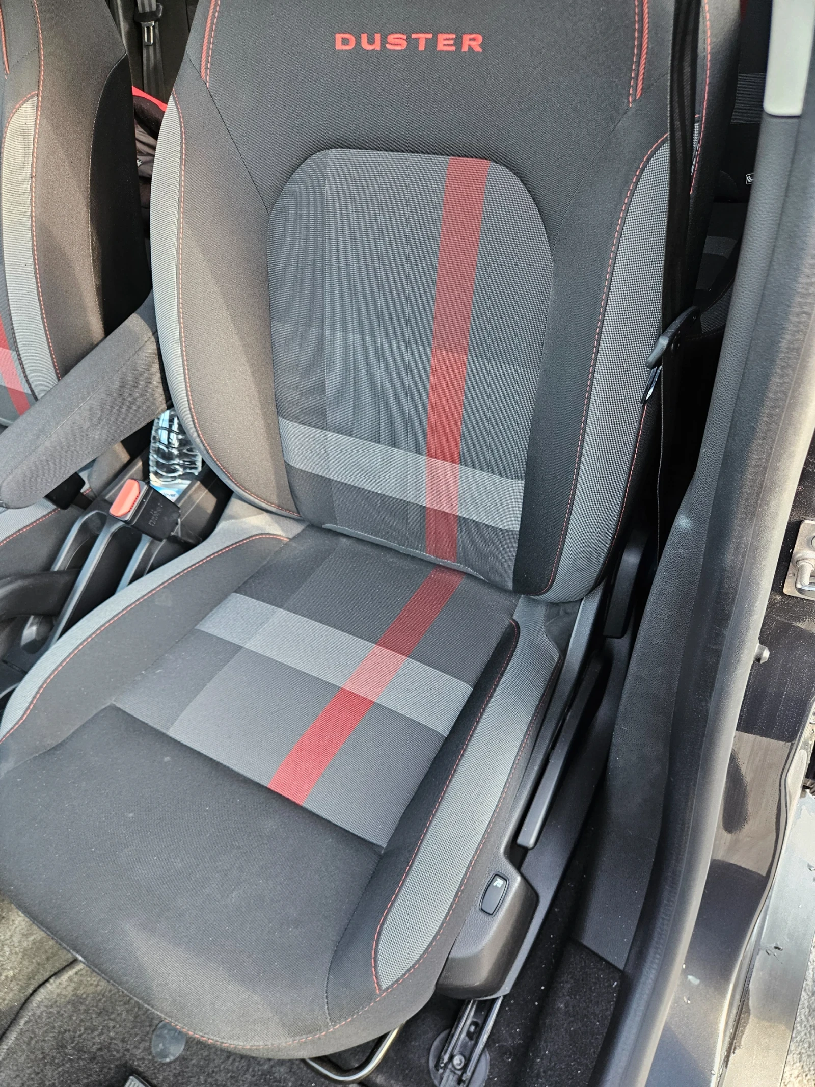 Dacia Duster 1.6 , снимка 15 - Автомобили и джипове - 53978050