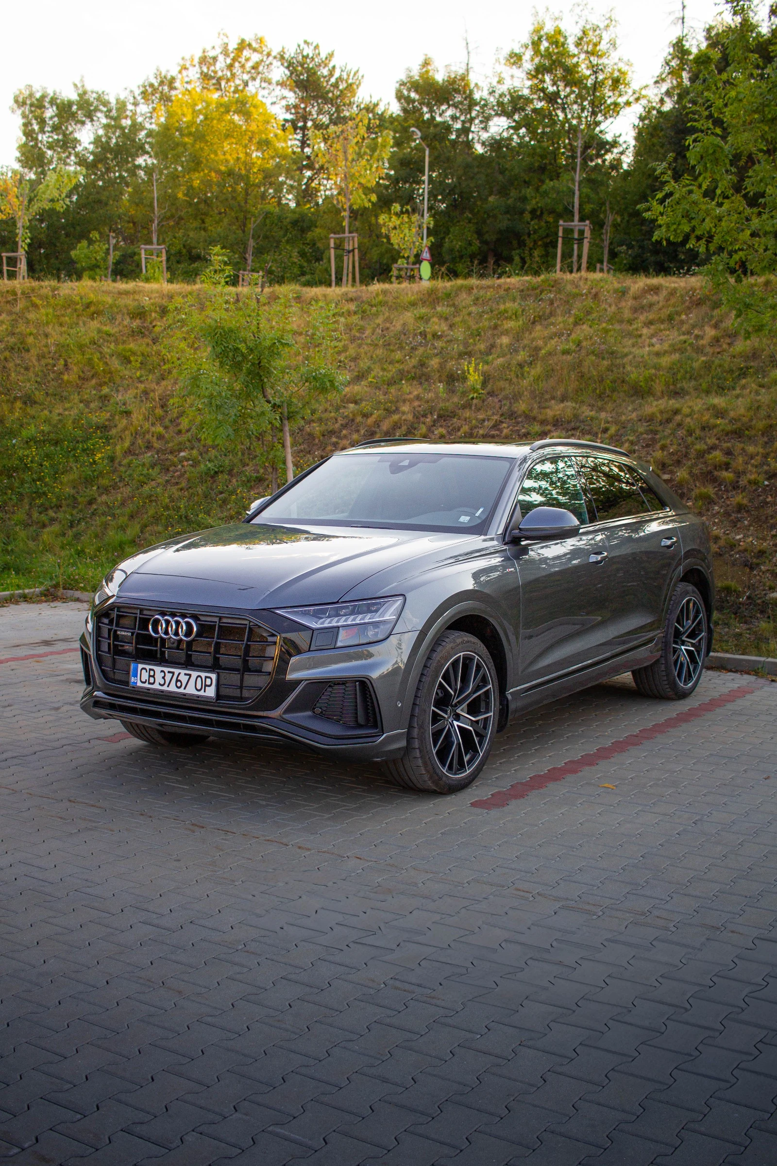 Audi Q8 S-LINE Black Edition| 360| MATRIX| ПАНОРАМА| ОБДУХ, снимка 3 - Автомобили и джипове - 55837723
