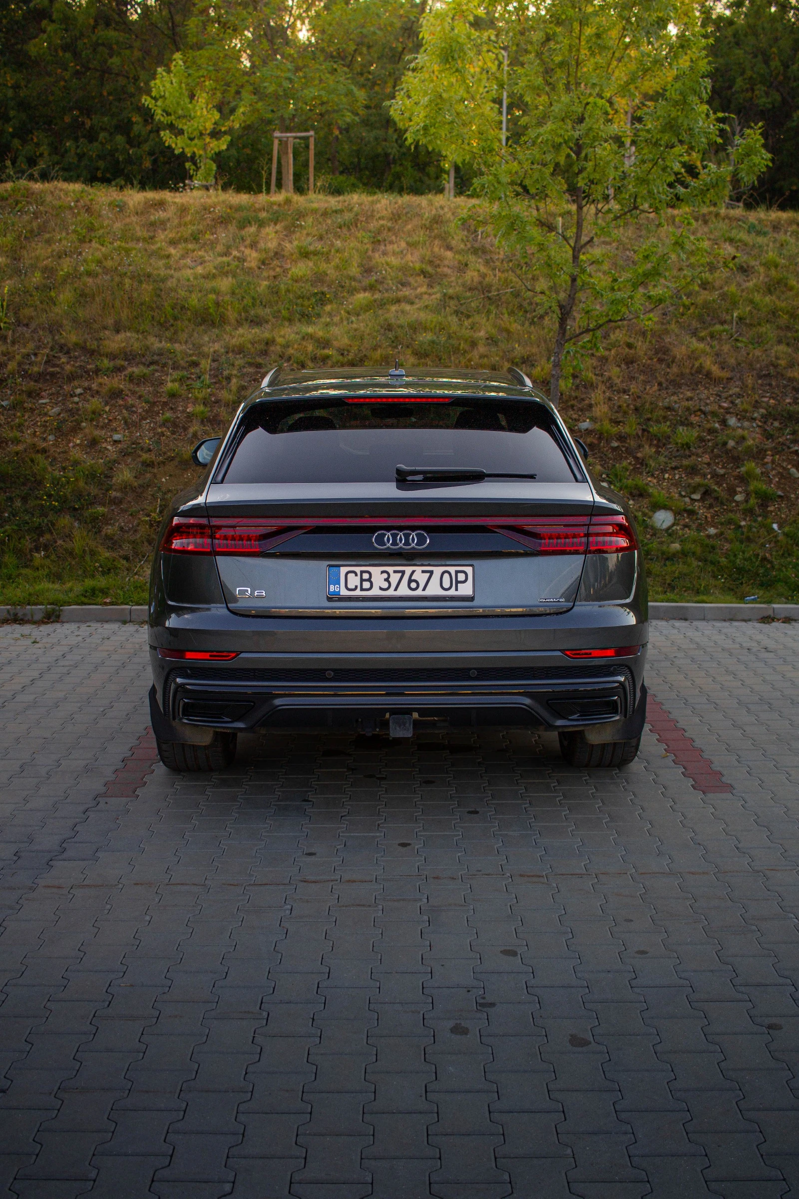 Audi Q8 S-LINE Black Edition| 360| MATRIX| ПАНОРАМА| ОБДУХ, снимка 4 - Автомобили и джипове - 55837723