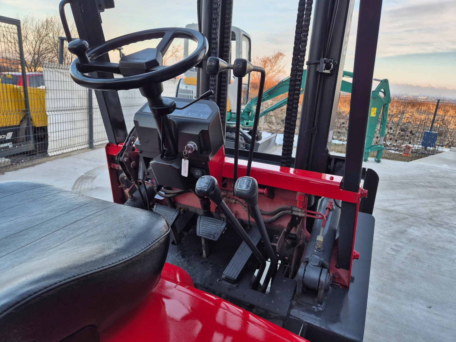  Nissan 2  /   /  | Mobile.bg   10