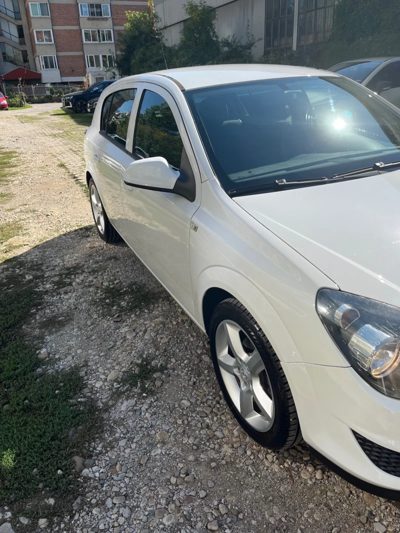 Opel Astra Astra H, снимка 4 - Автомобили и джипове - 47385995