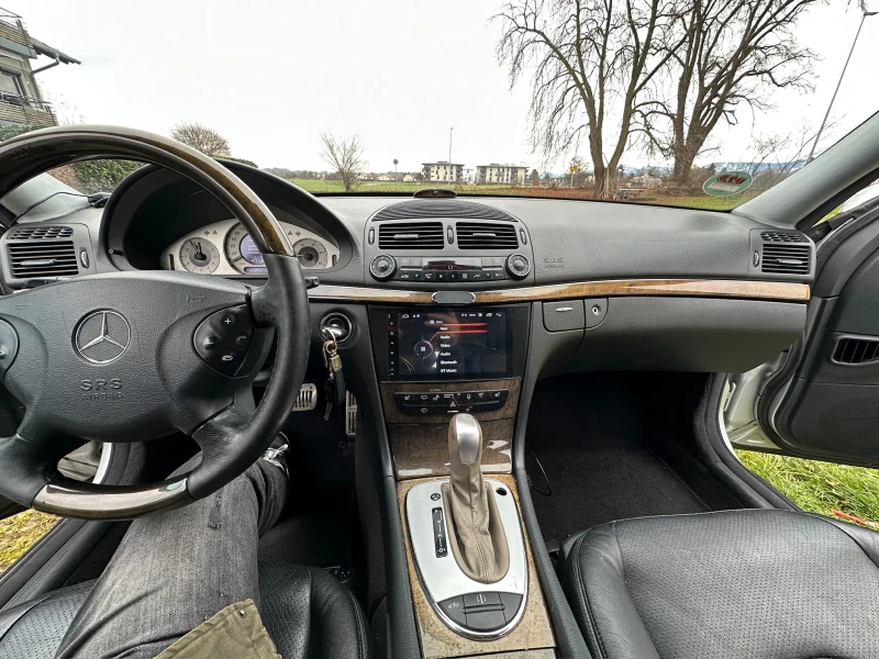 Mercedes-Benz E 320, снимка 5 - Автомобили и джипове - 48452696