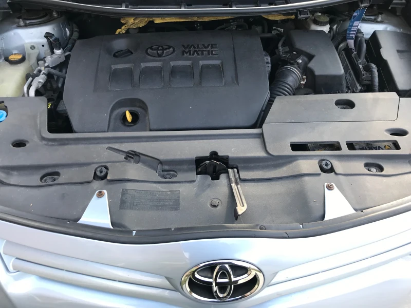 Toyota Auris 1.6VALVEMATIK, снимка 8 - Автомобили и джипове - 52865601