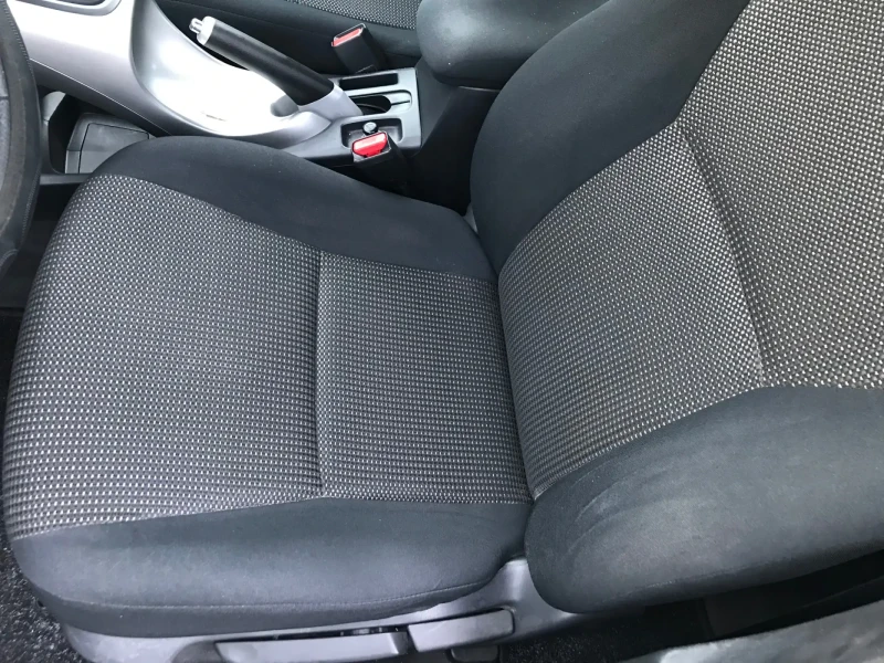 Toyota Auris 1.6VALVEMATIK, снимка 14 - Автомобили и джипове - 52865601