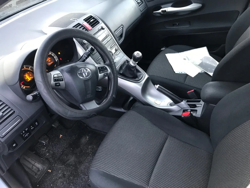 Toyota Auris 1.6VALVEMATIK, снимка 13 - Автомобили и джипове - 52865601