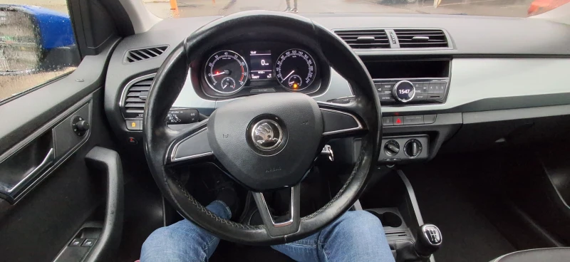 Skoda Fabia 1.0 MPI, снимка 9 - Автомобили и джипове - 53097848