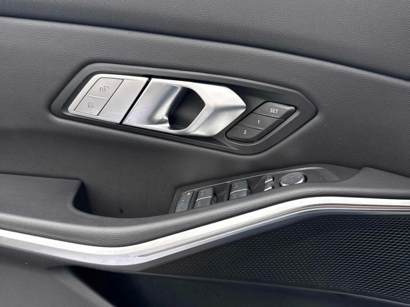 BMW 330 * 330i xDrive * CARFAX * БЕЗ ПЪРВОНАЧАЛНА ВНОСКА, снимка 11 - Автомобили и джипове - 53141791