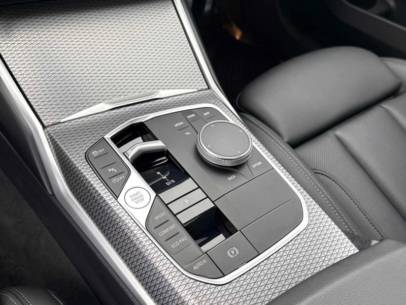 BMW 330 * 330i xDrive * CARFAX * БЕЗ ПЪРВОНАЧАЛНА ВНОСКА, снимка 10 - Автомобили и джипове - 53141791