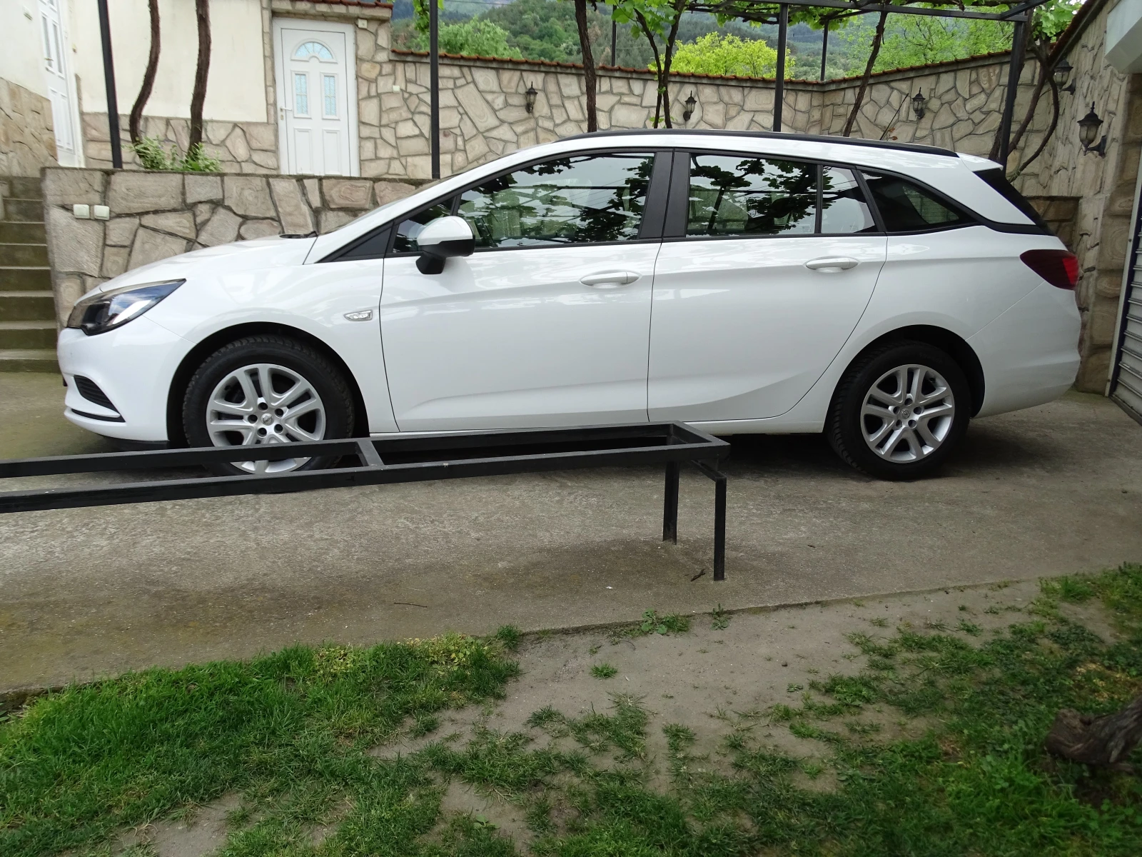 Opel Astra 1.6 KLIMATRONIK EURO 6 - изображение 2