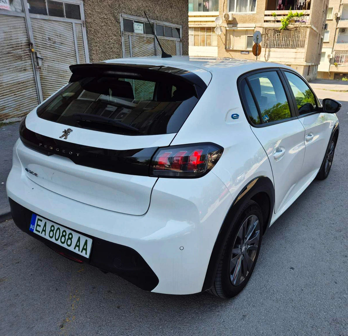 Peugeot 208 e - изображение 6