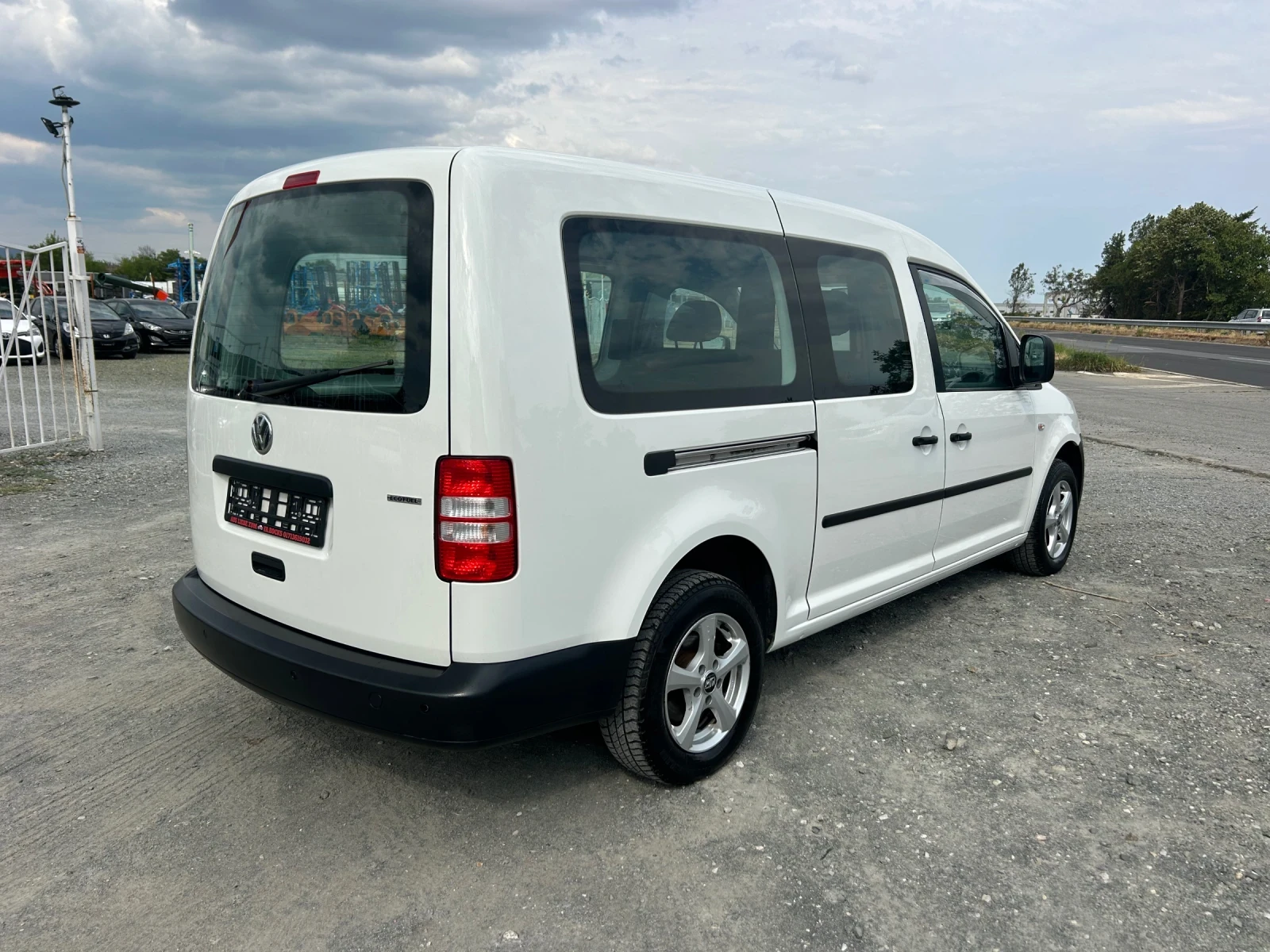 VW Caddy MAXI БЕНЗИН - МЕТАН / ЕВРО5 / ПАРКТРОНИК / ТОВАРЕН - изображение 5