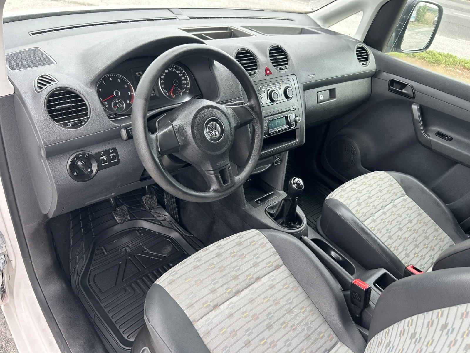 VW Caddy MAXI БЕНЗИН - МЕТАН / ЕВРО5 / ПАРКТРОНИК / ТОВАРЕН - изображение 10