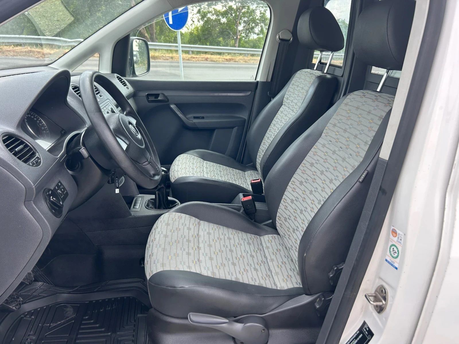 VW Caddy MAXI БЕНЗИН - МЕТАН / ЕВРО5 / ПАРКТРОНИК / ТОВАРЕН - изображение 9
