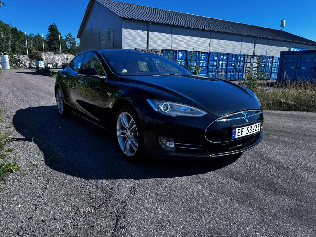 Tesla Model S P85D Performance Free Charging - изображение 4