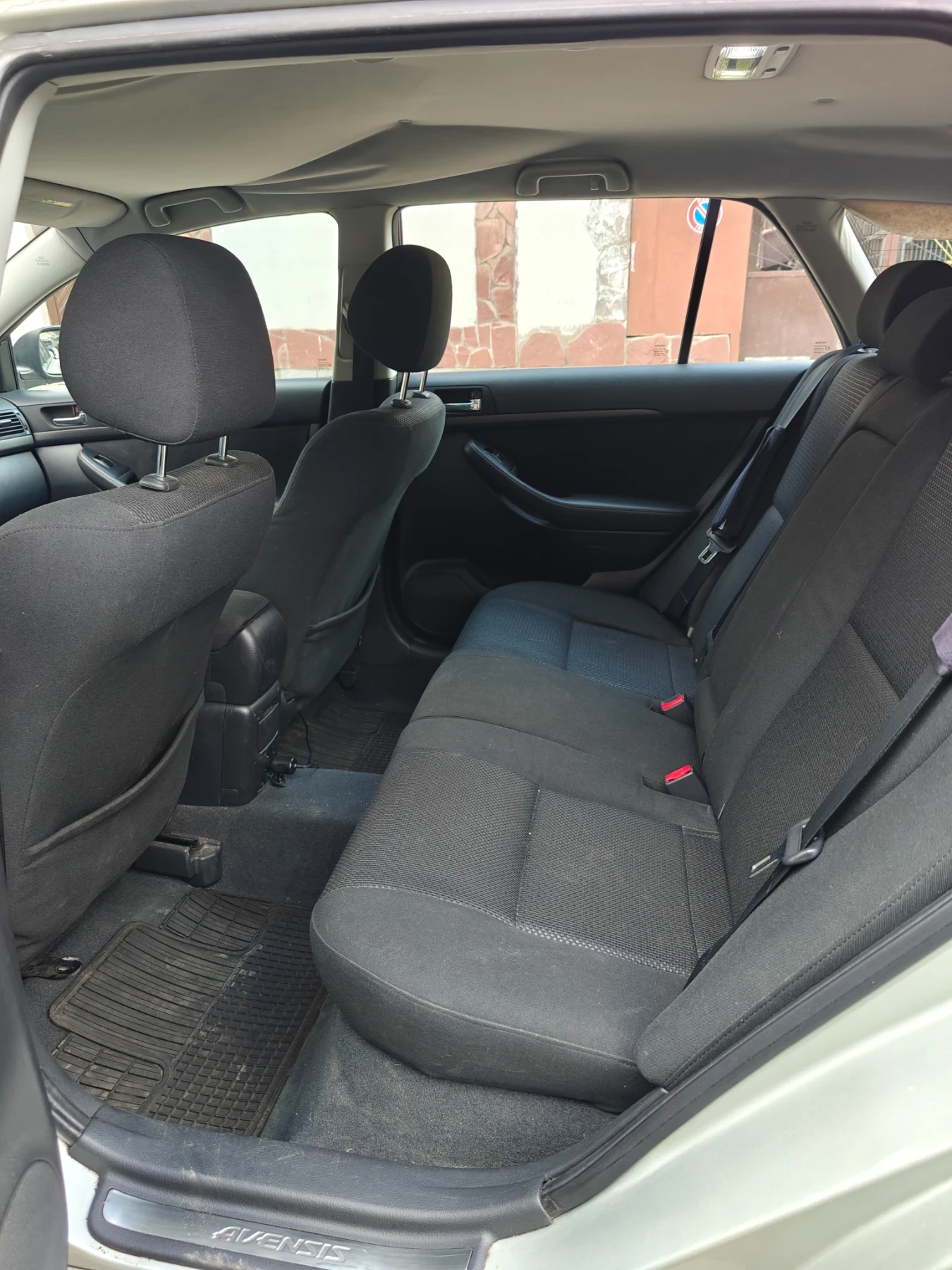 Toyota Avensis, снимка 8 - Автомобили и джипове - 53905345