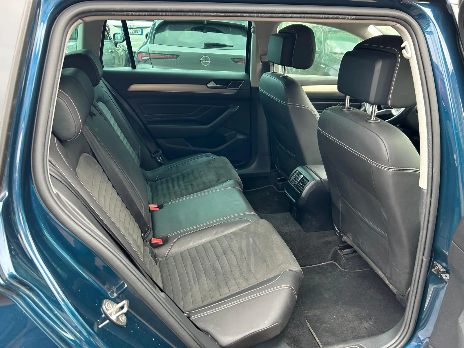 VW Passat 200кс 4х4 Digital 2021г, снимка 11 - Автомобили и джипове - 54024820