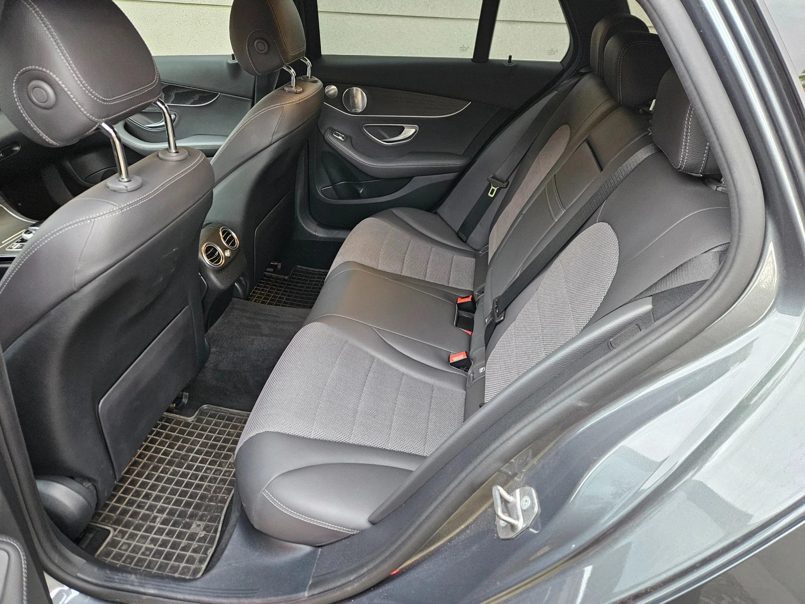 Mercedes-Benz C 220, снимка 9 - Автомобили и джипове - 54553152