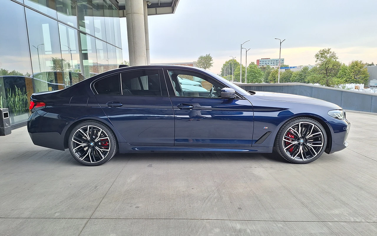 BMW 550 M550i xDrive G30 LCI, снимка 2 - Автомобили и джипове - 54561186