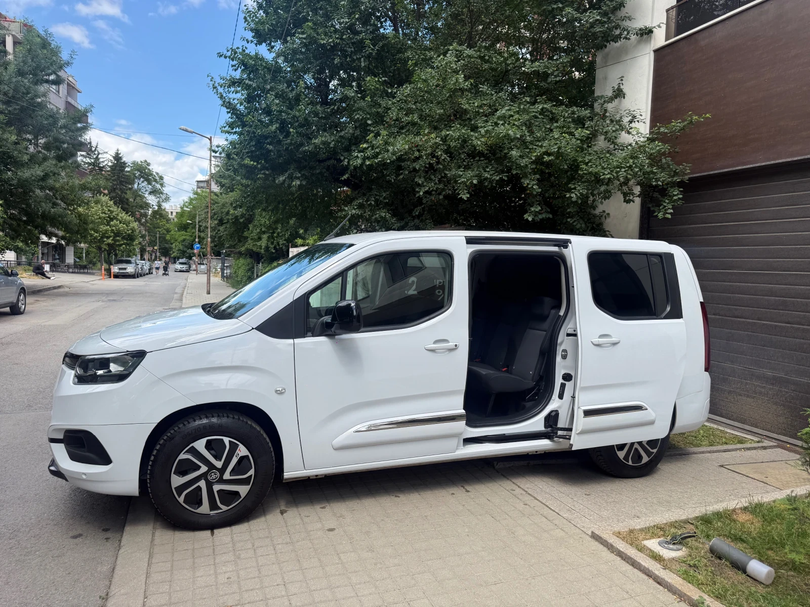 Peugeot Rifter Автомат/Макси/2пл.врати/ЧистоНова, снимка 4 - Автомобили и джипове - 55696019