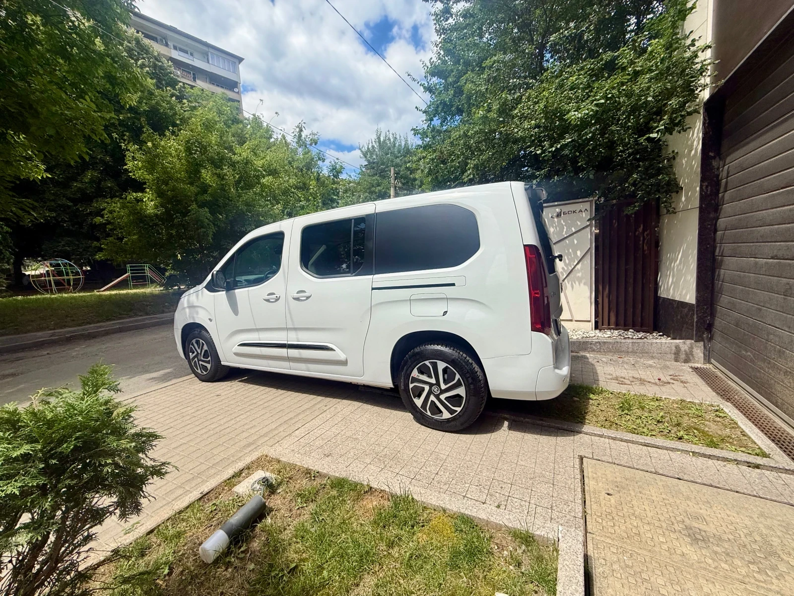Peugeot Rifter Автомат/Макси/2пл.врати/ЧистоНова, снимка 6 - Автомобили и джипове - 55696019