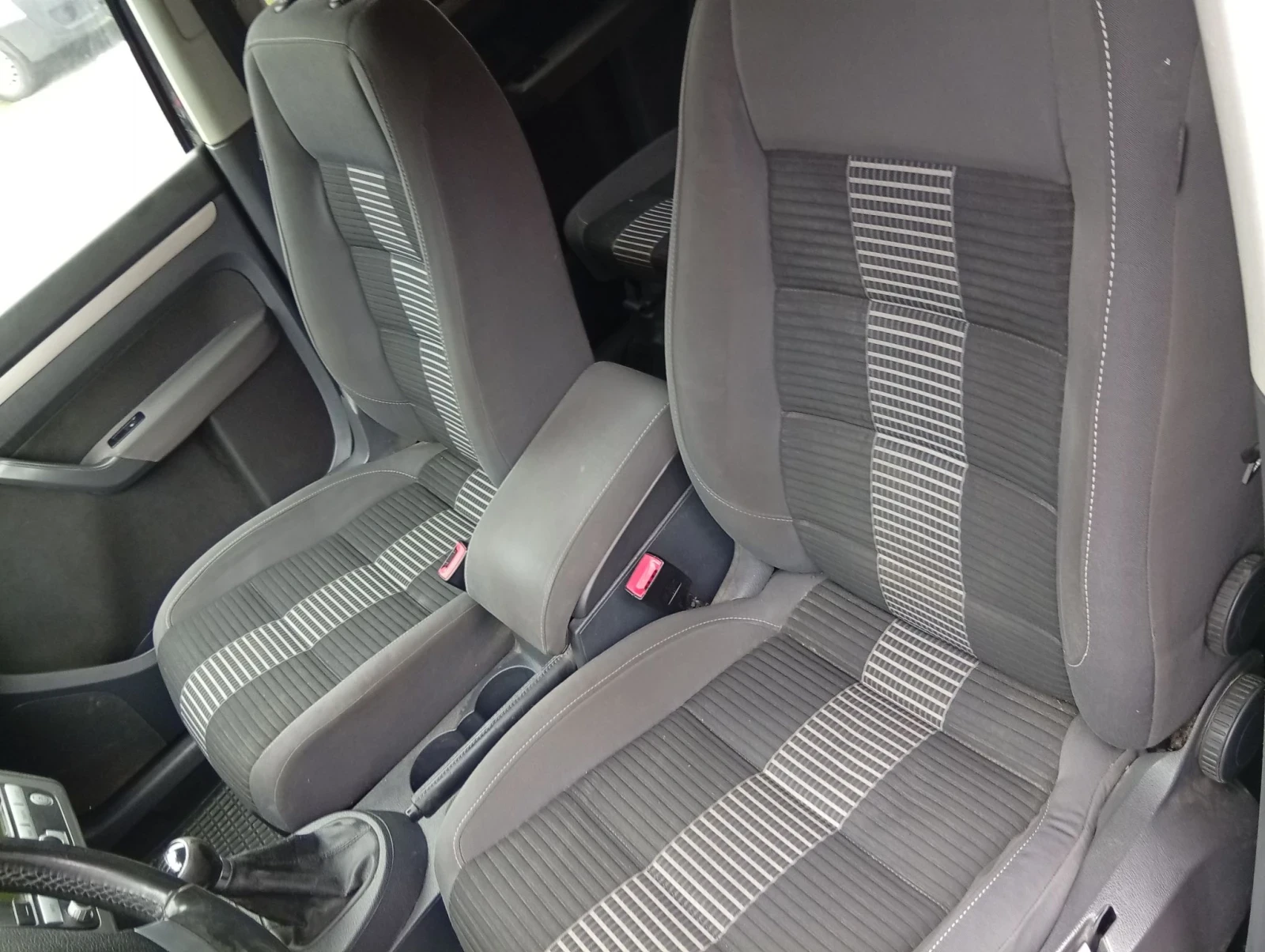 VW Touran TDI KlIMATRONIK , снимка 6 - Автомобили и джипове - 55839144