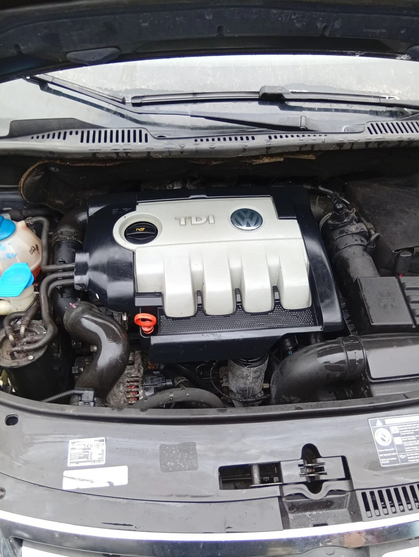 VW Touran TDI KlIMATRONIK , снимка 5 - Автомобили и джипове - 55839144