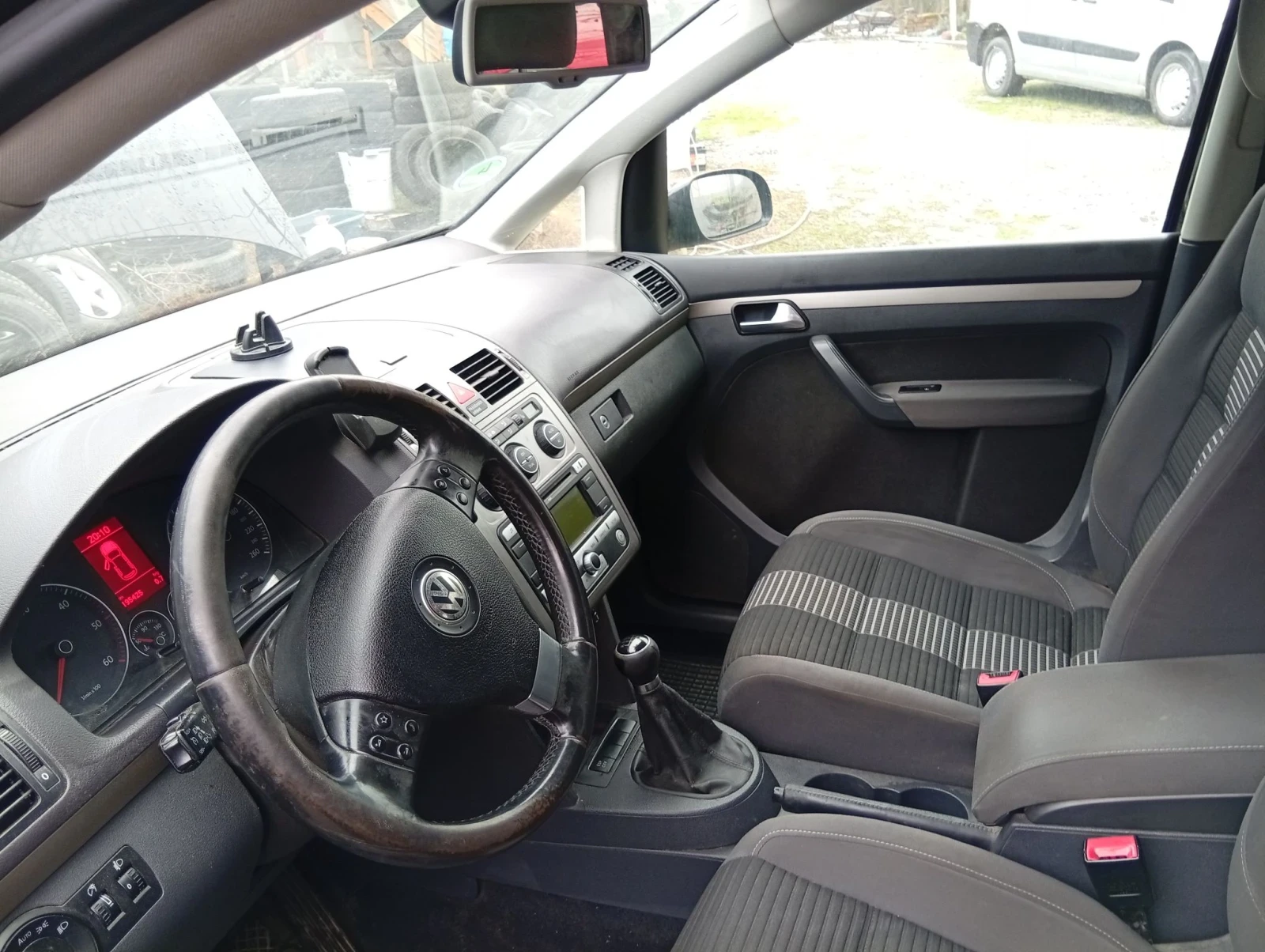 VW Touran TDI KlIMATRONIK , снимка 8 - Автомобили и джипове - 55839144